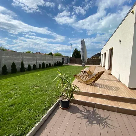 Casa vacanze Privat Tropical House With Jacuzzi Siófok
