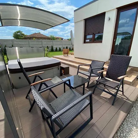 Privat Tropical House With Jacuzzi Holiday home Siofok